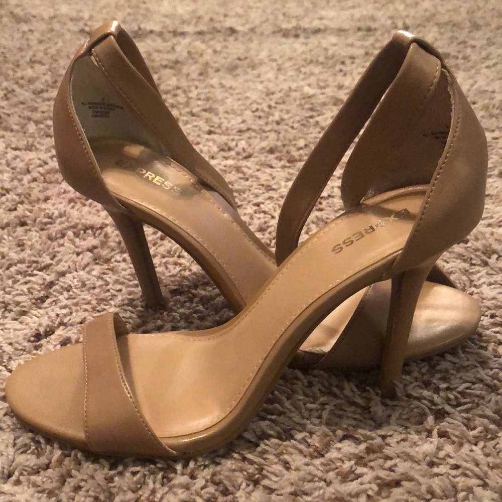BRAND NEW-NEVER WORN EXPRESS NUDE HEELS
